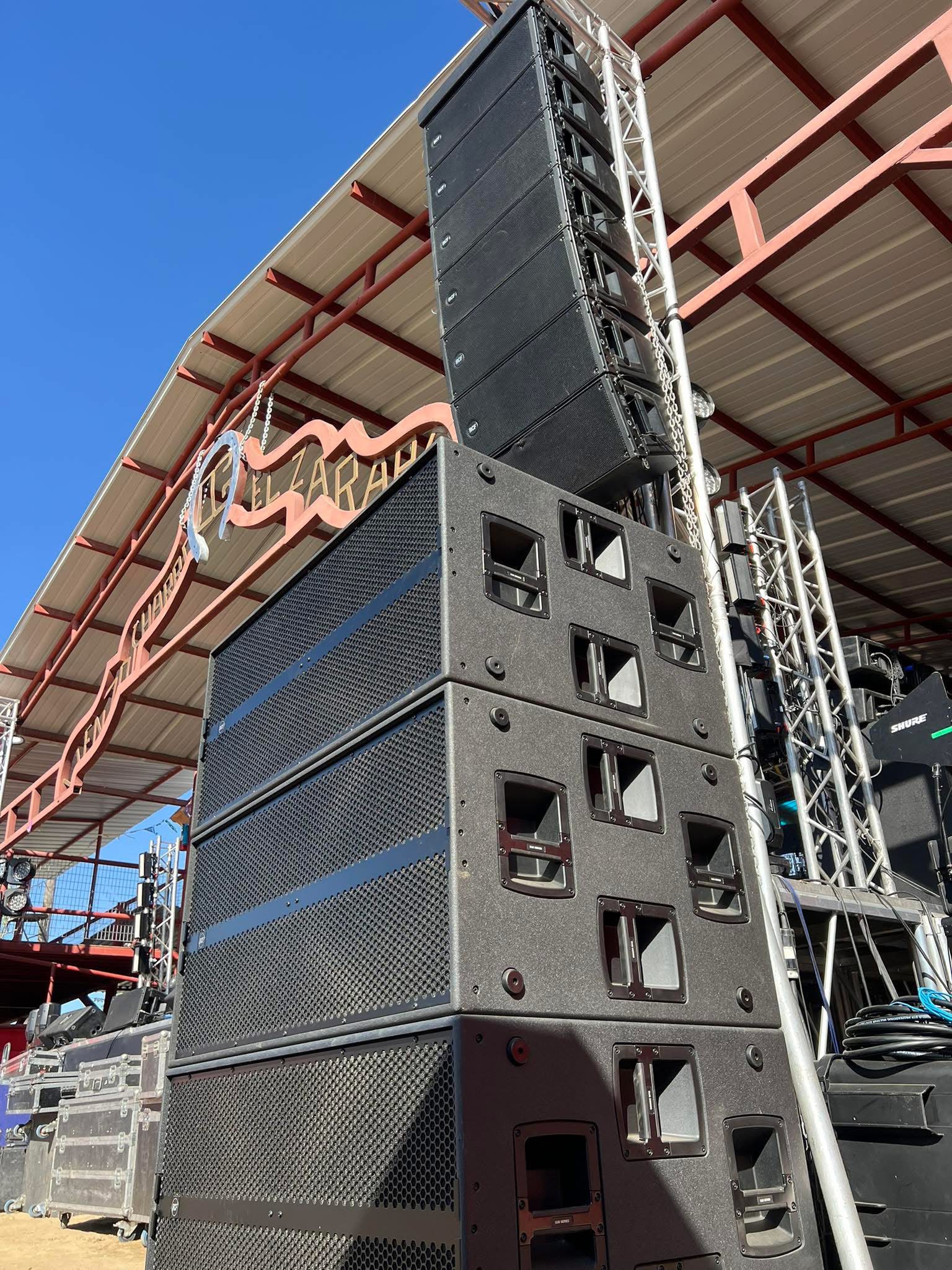 Line array de alto poder Mándo Pro Audio