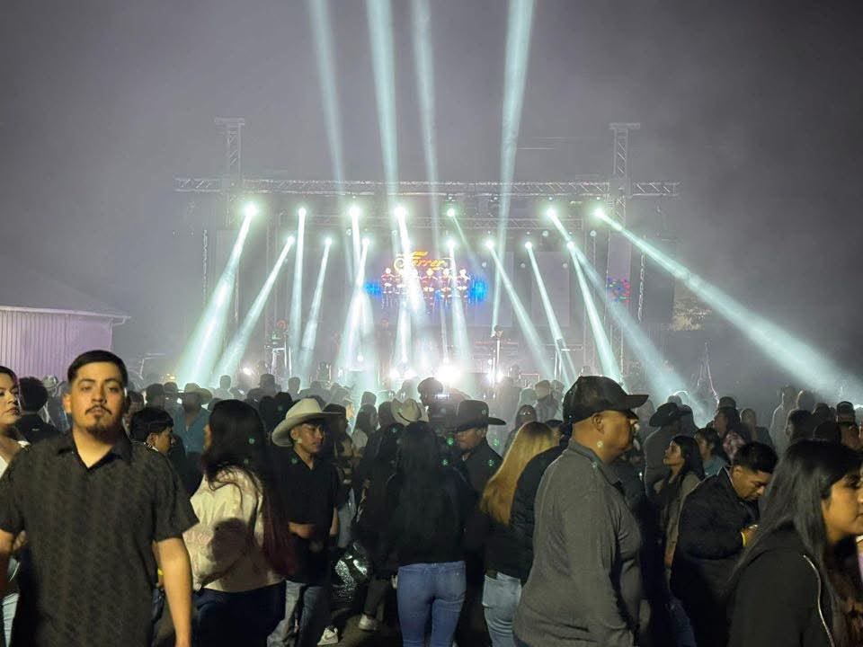 Show en vivo producido por Mándo Pro Audio